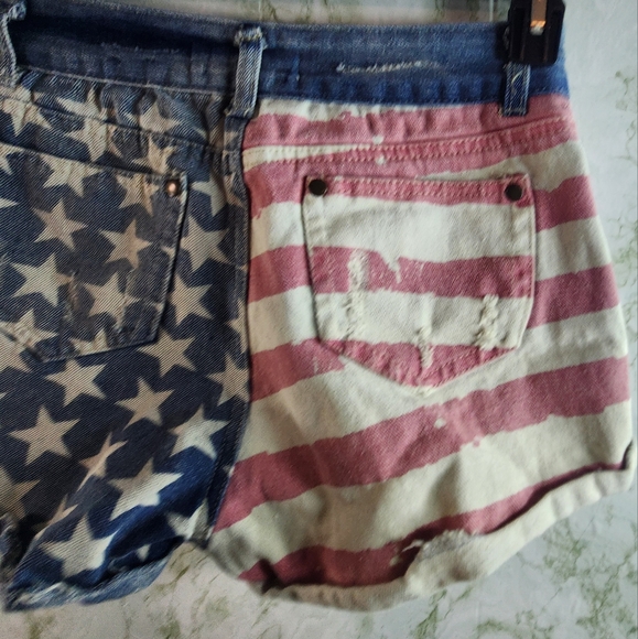 Grayson Denim Stars & Stripes Shorts - Picture 7 of 9